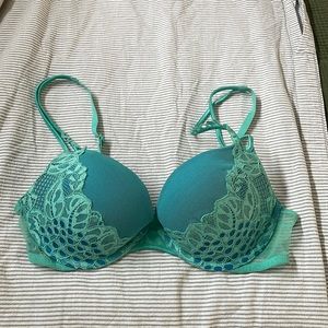 VS Peacock 🦚 Pattern Push Up Bra